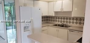 For Rent: $1,600 (1 beds, 1 baths, 900 Square Feet)