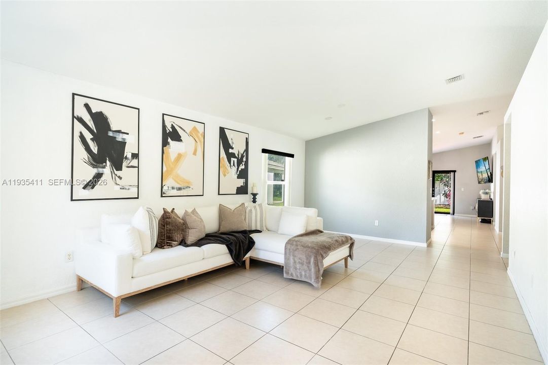 待售: $599,000 (3 贝兹, 2 浴室, 1535 平方英尺)