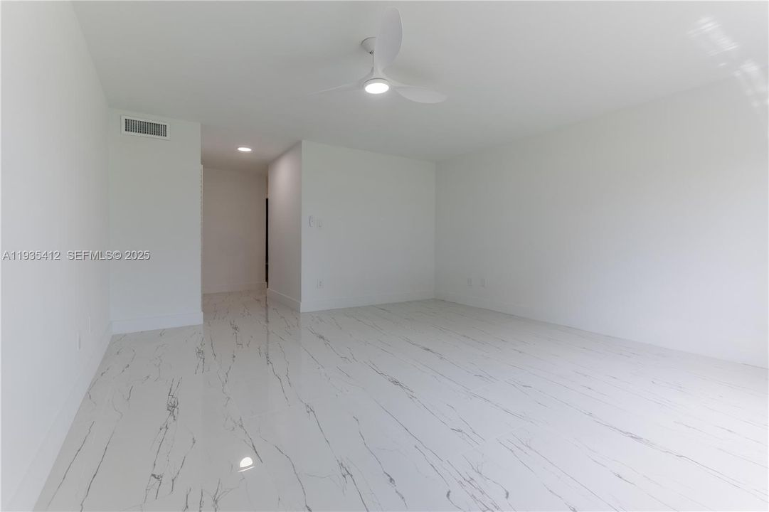 For Sale: $389,000 (2 beds, 2 baths, 1216 Square Feet)