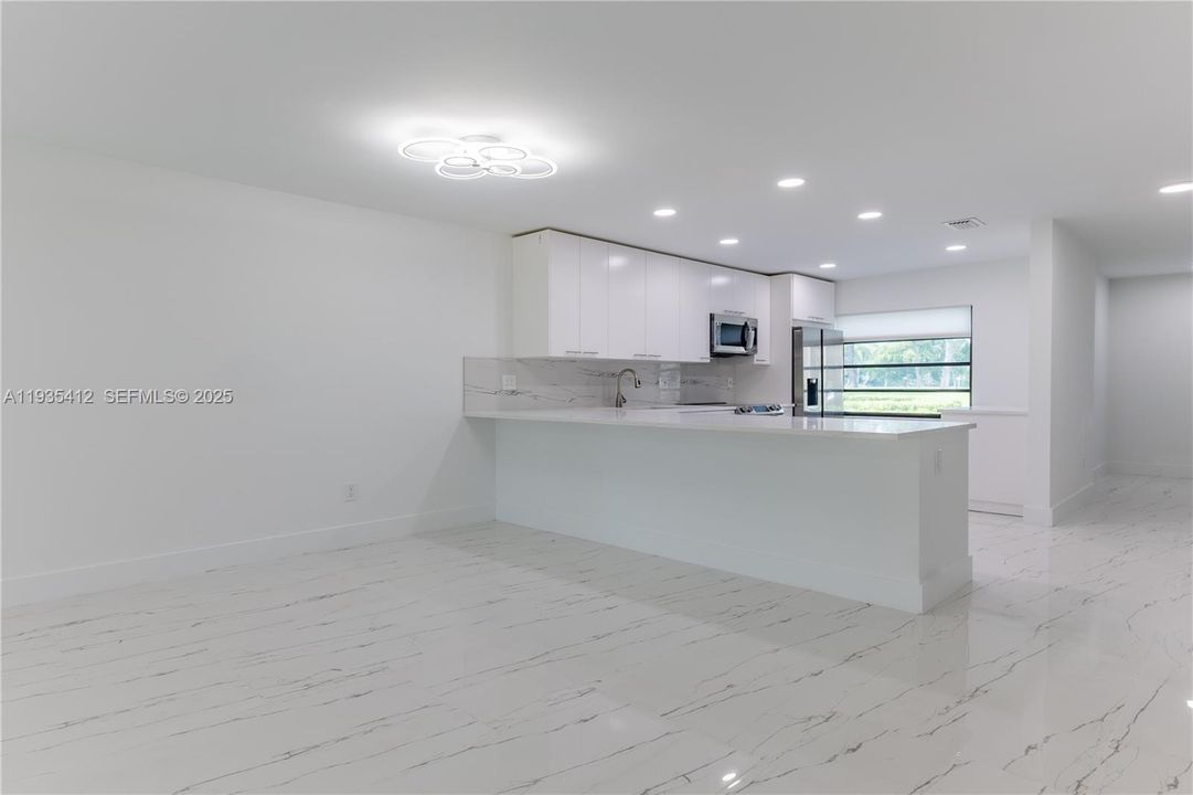 For Sale: $389,000 (2 beds, 2 baths, 1216 Square Feet)