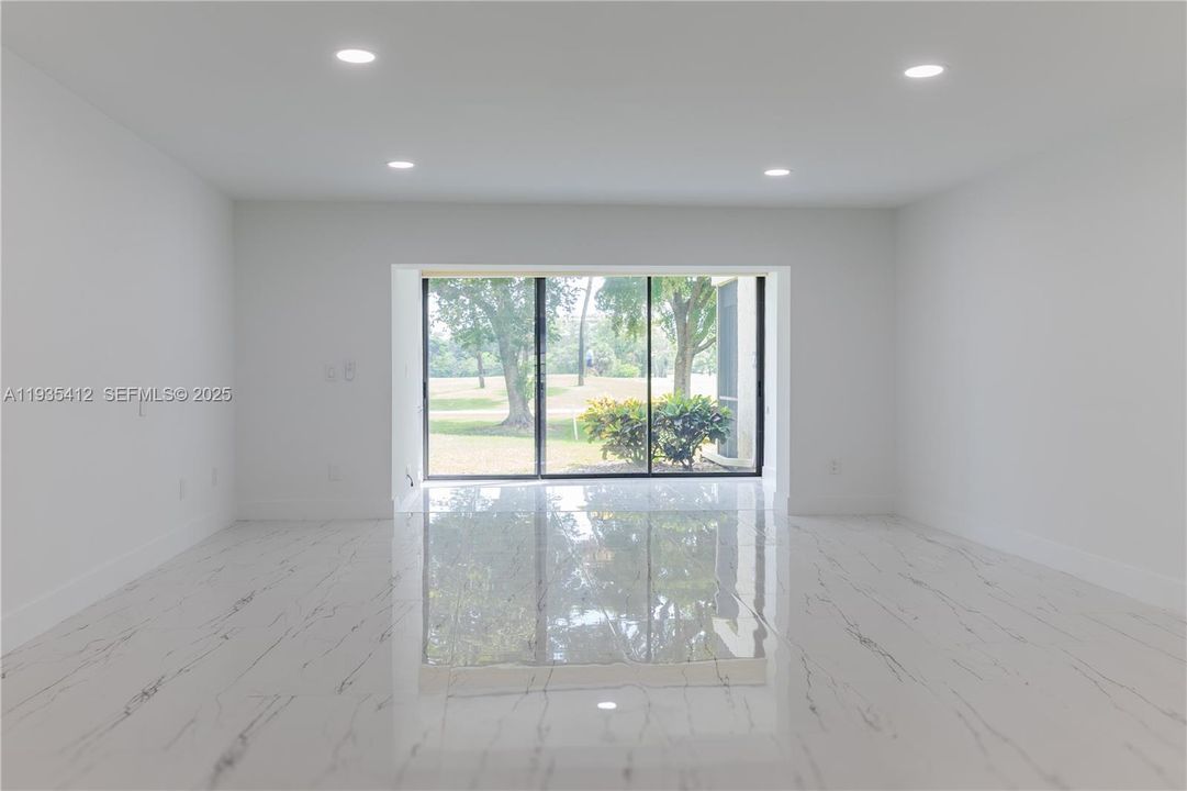 For Sale: $389,000 (2 beds, 2 baths, 1216 Square Feet)