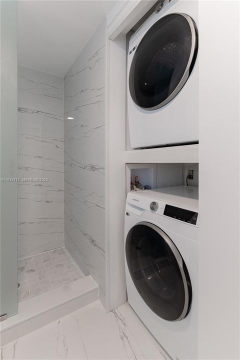 For Sale: $389,000 (2 beds, 2 baths, 1216 Square Feet)