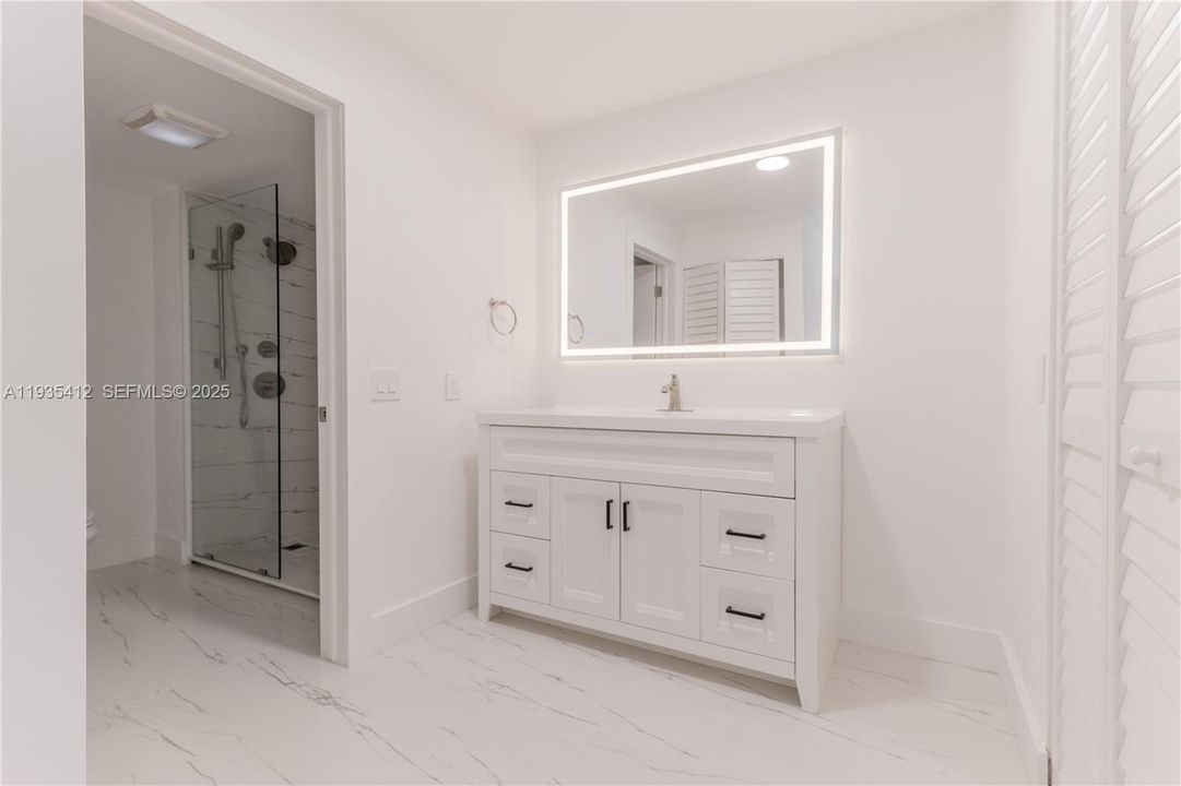 For Sale: $389,000 (2 beds, 2 baths, 1216 Square Feet)