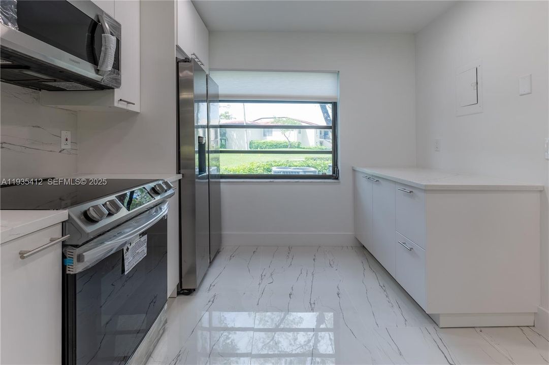 For Sale: $389,000 (2 beds, 2 baths, 1216 Square Feet)