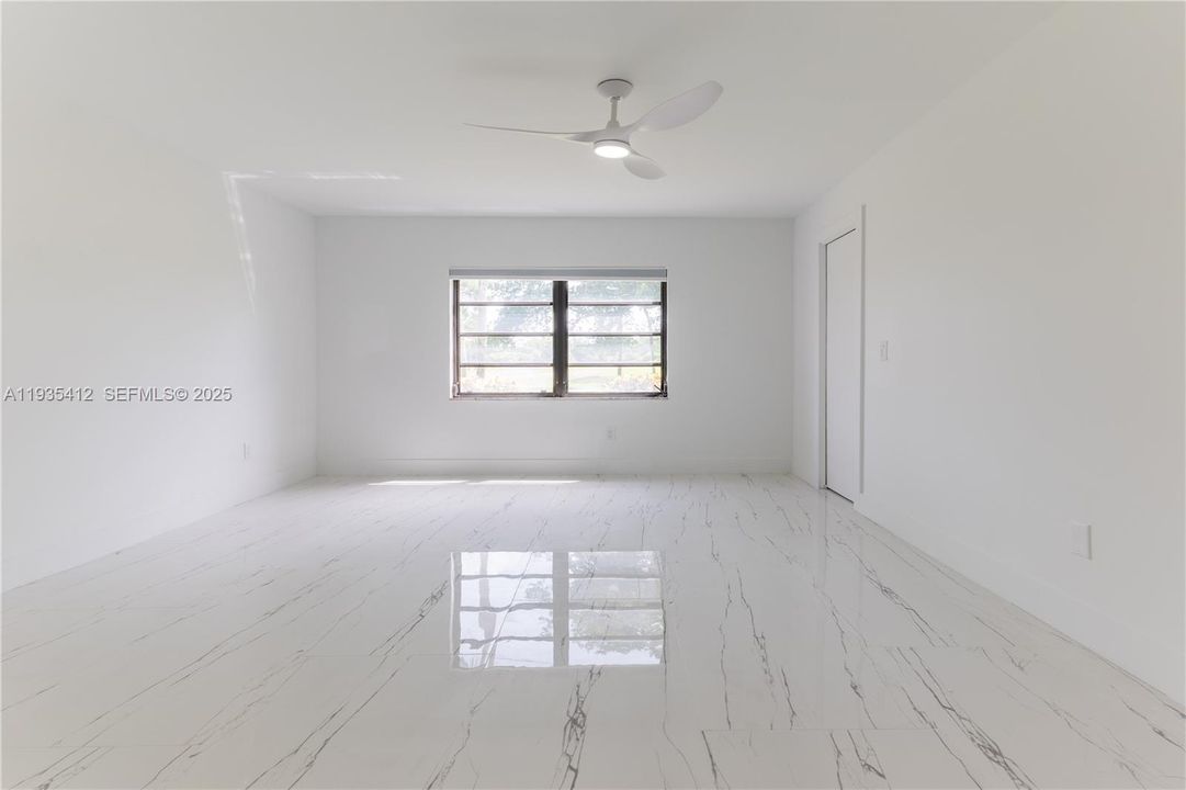 For Sale: $389,000 (2 beds, 2 baths, 1216 Square Feet)