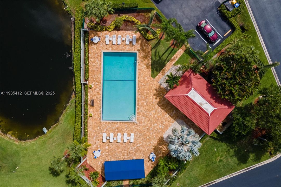 For Sale: $389,000 (2 beds, 2 baths, 1216 Square Feet)