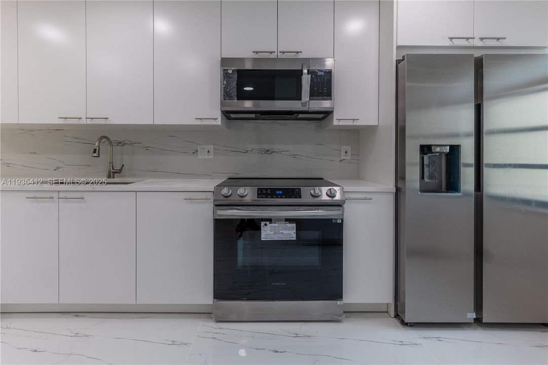 For Sale: $389,000 (2 beds, 2 baths, 1216 Square Feet)