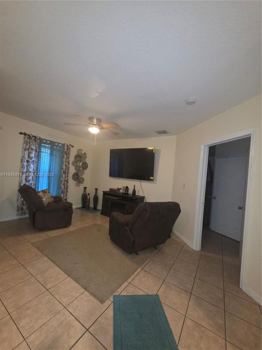 待售: $505,000 (3 贝兹, 2 浴室, 1412 平方英尺)