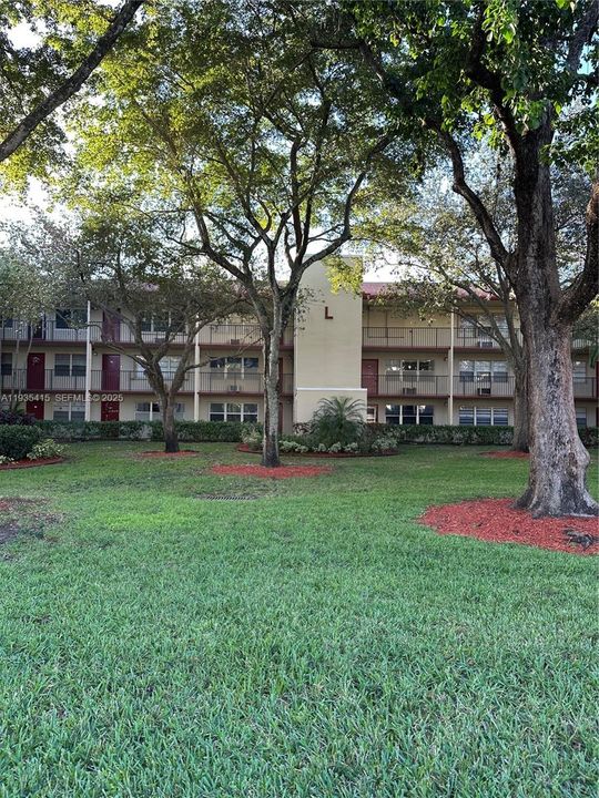 For Rent: $1,850 (2 beds, 1 baths, 954 Square Feet)