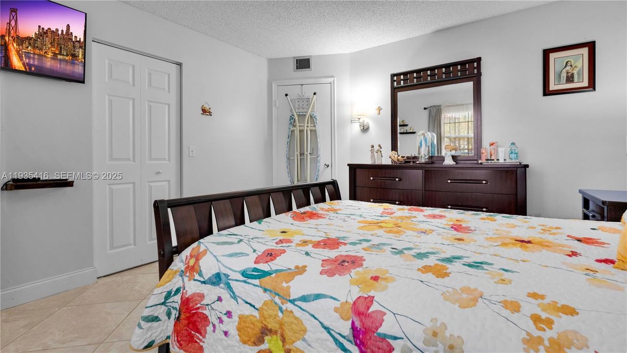 For Sale: $335,000 (2 beds, 2 baths, 1533 Square Feet)