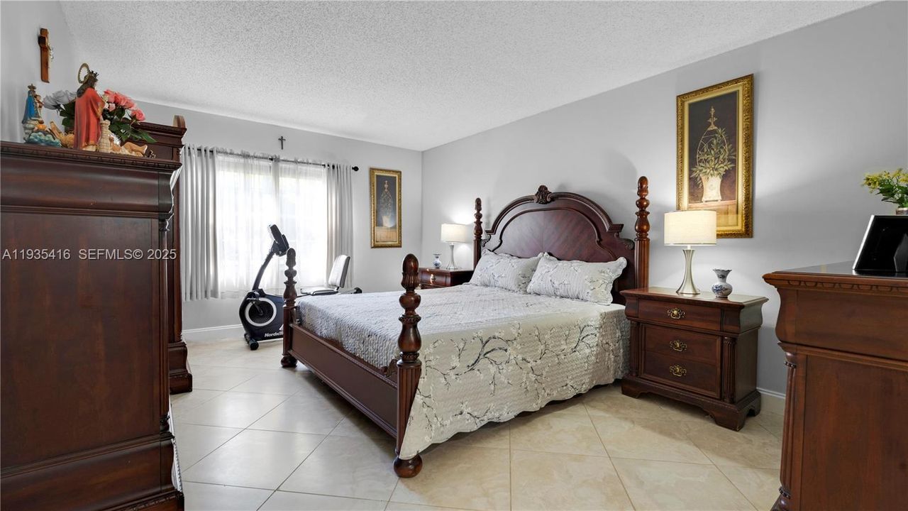 For Sale: $335,000 (2 beds, 2 baths, 1533 Square Feet)