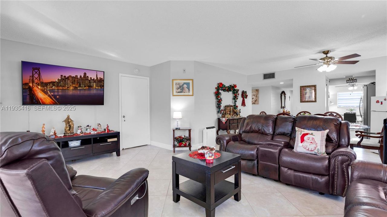 For Sale: $335,000 (2 beds, 2 baths, 1533 Square Feet)