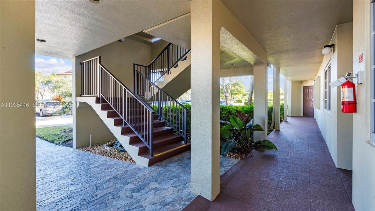 For Sale: $335,000 (2 beds, 2 baths, 1533 Square Feet)