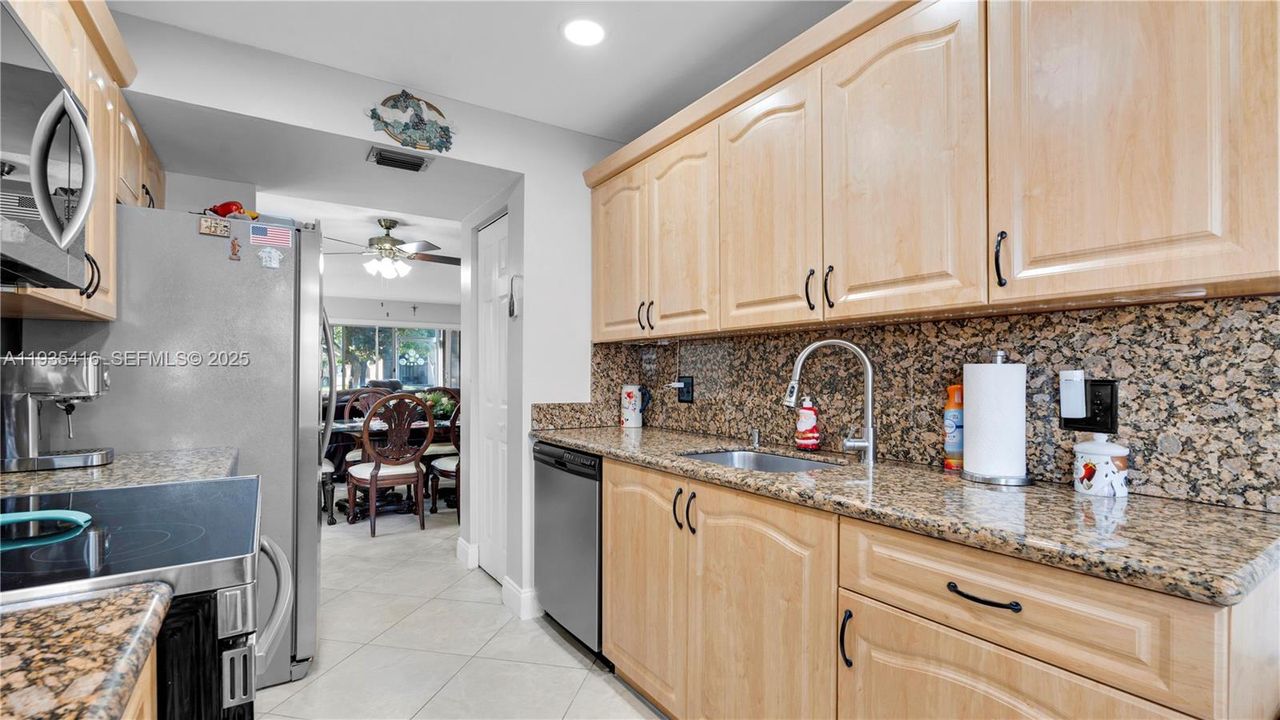 For Sale: $335,000 (2 beds, 2 baths, 1533 Square Feet)