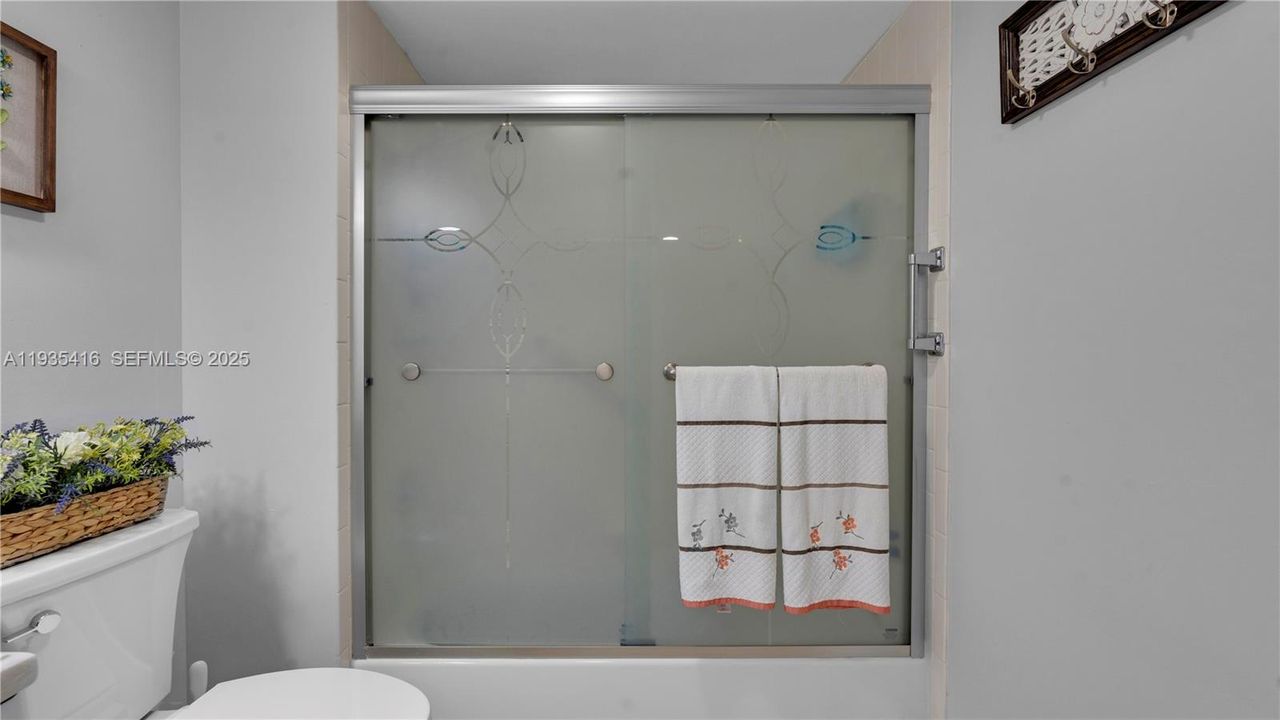 For Sale: $335,000 (2 beds, 2 baths, 1533 Square Feet)