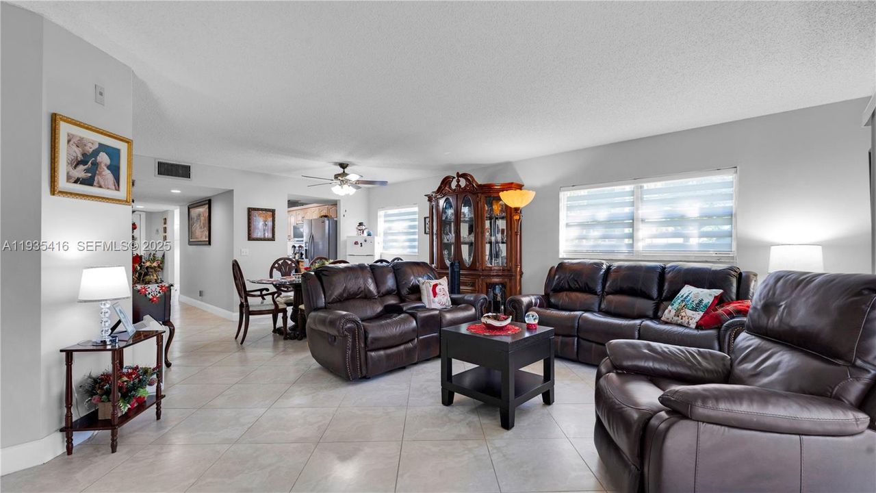 For Sale: $335,000 (2 beds, 2 baths, 1533 Square Feet)