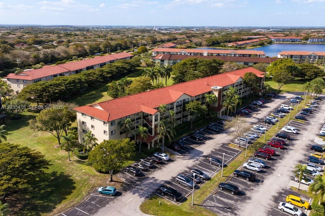 For Sale: $335,000 (2 beds, 2 baths, 1533 Square Feet)