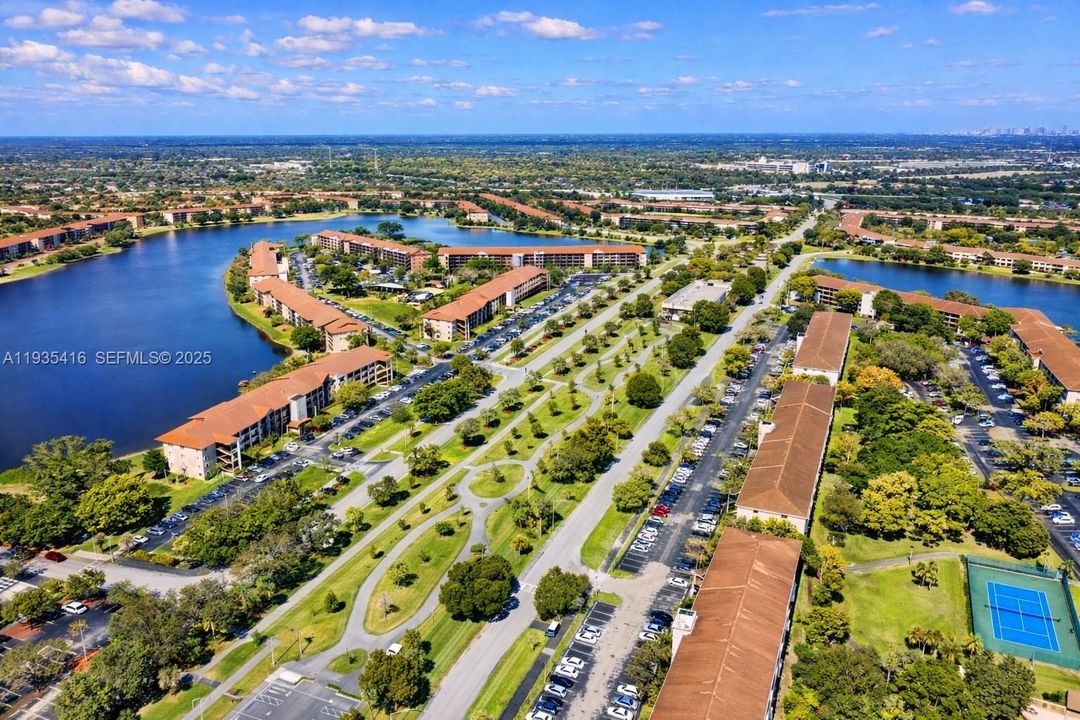 For Sale: $335,000 (2 beds, 2 baths, 1533 Square Feet)