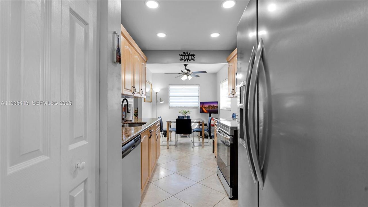 For Sale: $335,000 (2 beds, 2 baths, 1533 Square Feet)