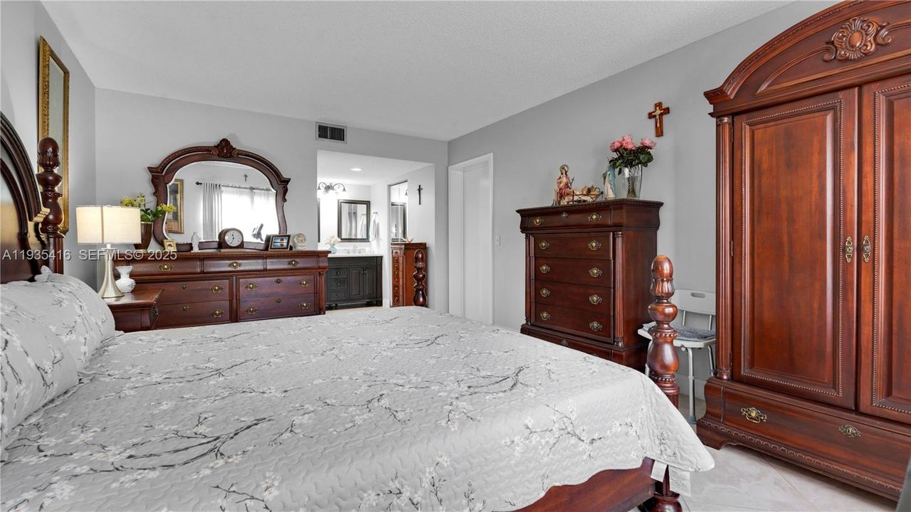 For Sale: $335,000 (2 beds, 2 baths, 1533 Square Feet)