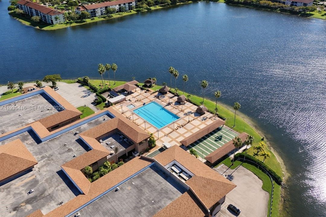 For Sale: $335,000 (2 beds, 2 baths, 1533 Square Feet)