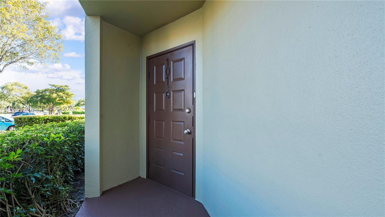 For Sale: $335,000 (2 beds, 2 baths, 1533 Square Feet)