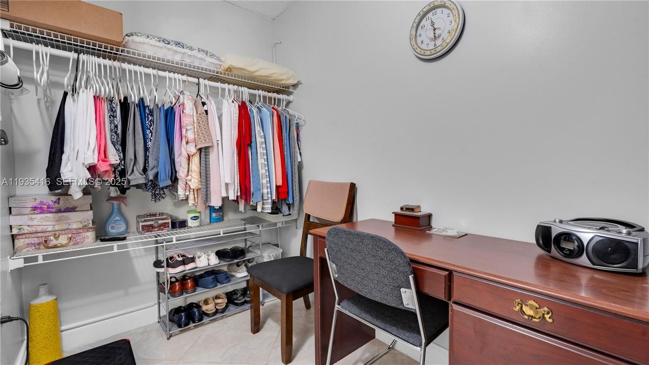 For Sale: $335,000 (2 beds, 2 baths, 1533 Square Feet)