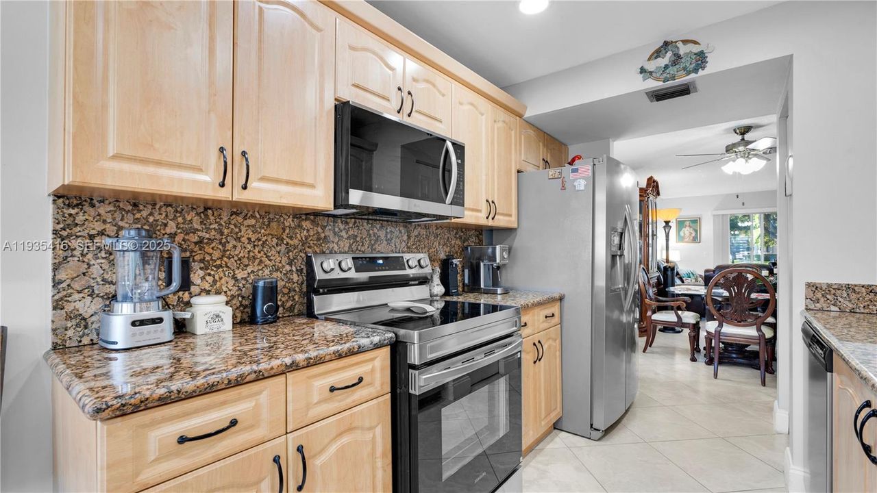 For Sale: $335,000 (2 beds, 2 baths, 1533 Square Feet)