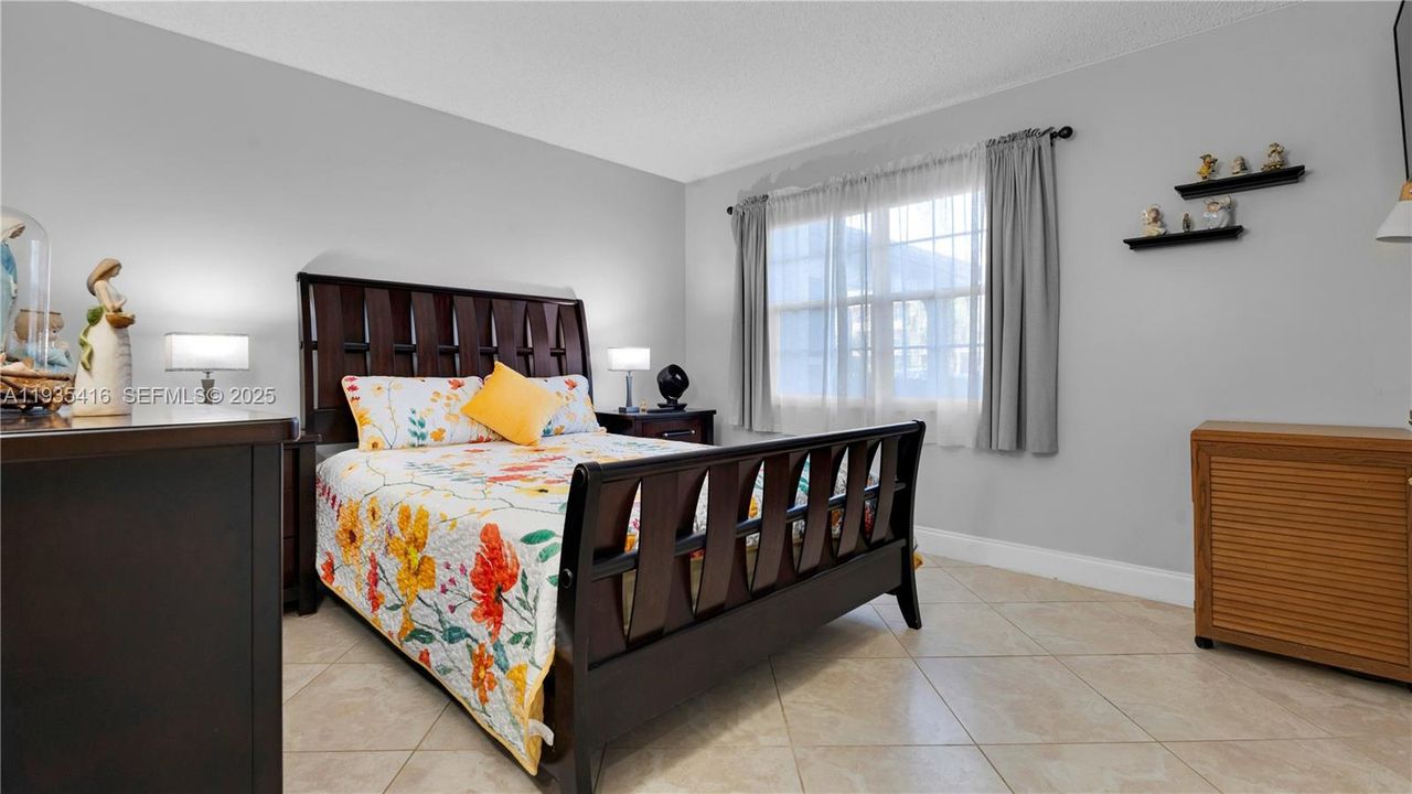 For Sale: $335,000 (2 beds, 2 baths, 1533 Square Feet)