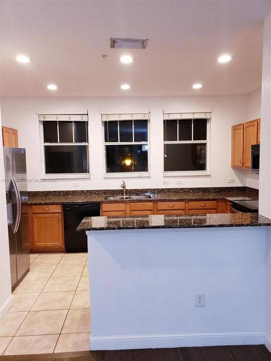 出租: $2,700 (3 贝兹, 2 浴室, 1326 平方英尺)