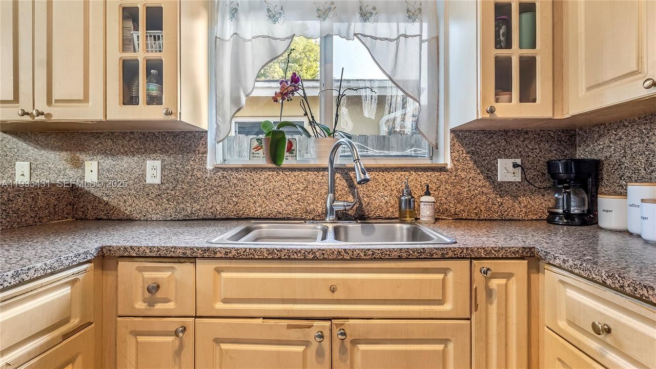 На продажу: $760,000 (0 спален, 0 ванн, 2150 Квадратных фут)