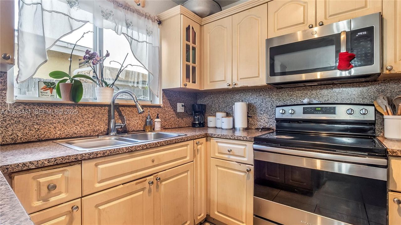 На продажу: $760,000 (0 спален, 0 ванн, 2150 Квадратных фут)