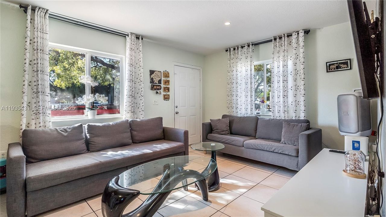 На продажу: $760,000 (0 спален, 0 ванн, 2150 Квадратных фут)