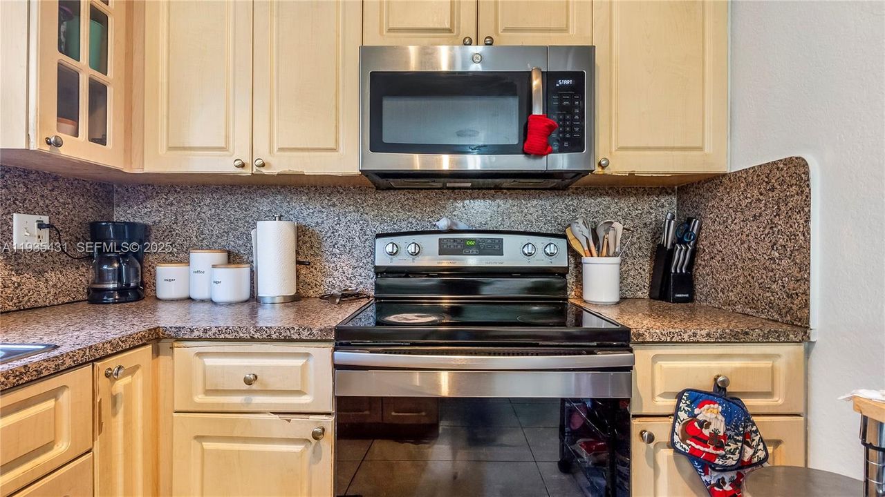 На продажу: $760,000 (0 спален, 0 ванн, 2150 Квадратных фут)