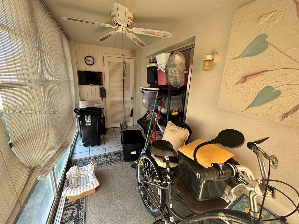 For Sale: $90,000 (1 beds, 1 baths, 747 Square Feet)