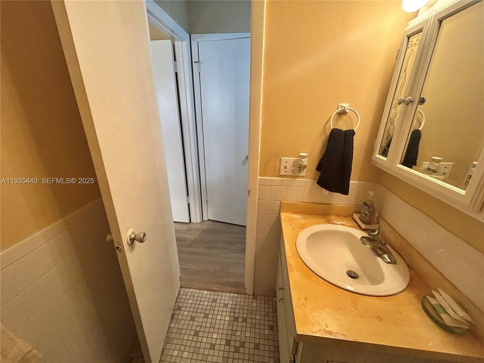 For Sale: $90,000 (1 beds, 1 baths, 747 Square Feet)