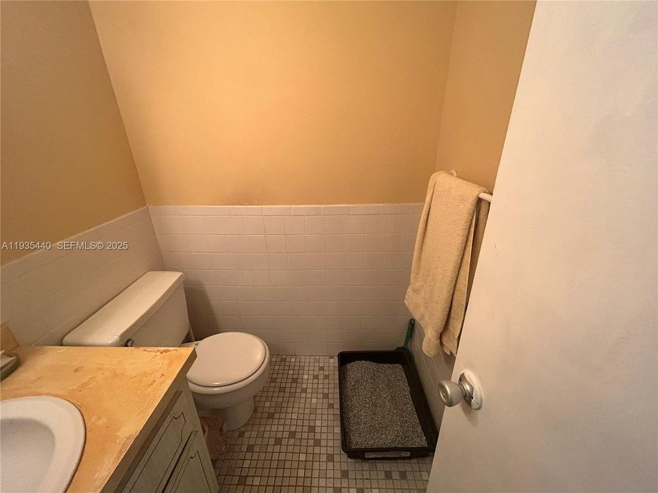 For Sale: $90,000 (1 beds, 1 baths, 747 Square Feet)