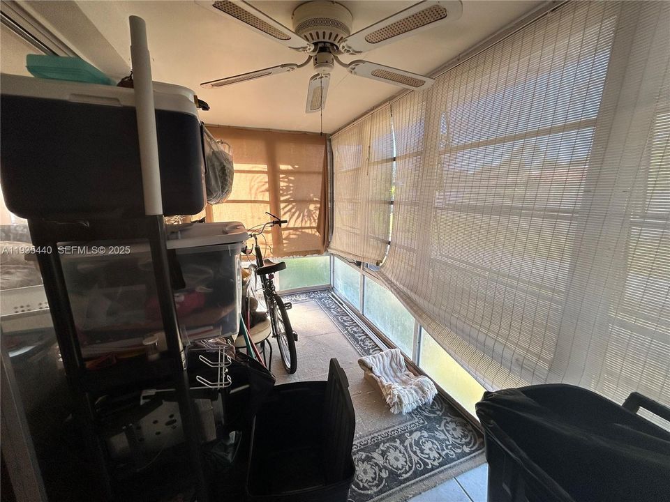 For Sale: $90,000 (1 beds, 1 baths, 747 Square Feet)