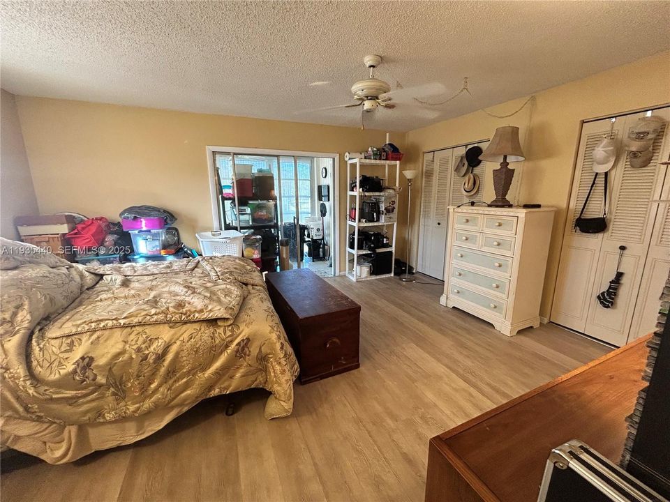 For Sale: $90,000 (1 beds, 1 baths, 747 Square Feet)
