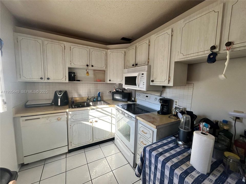For Sale: $90,000 (1 beds, 1 baths, 747 Square Feet)