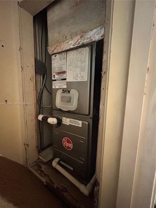 For Sale: $90,000 (1 beds, 1 baths, 747 Square Feet)