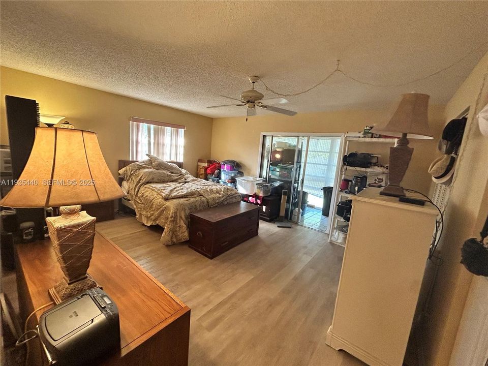 For Sale: $90,000 (1 beds, 1 baths, 747 Square Feet)