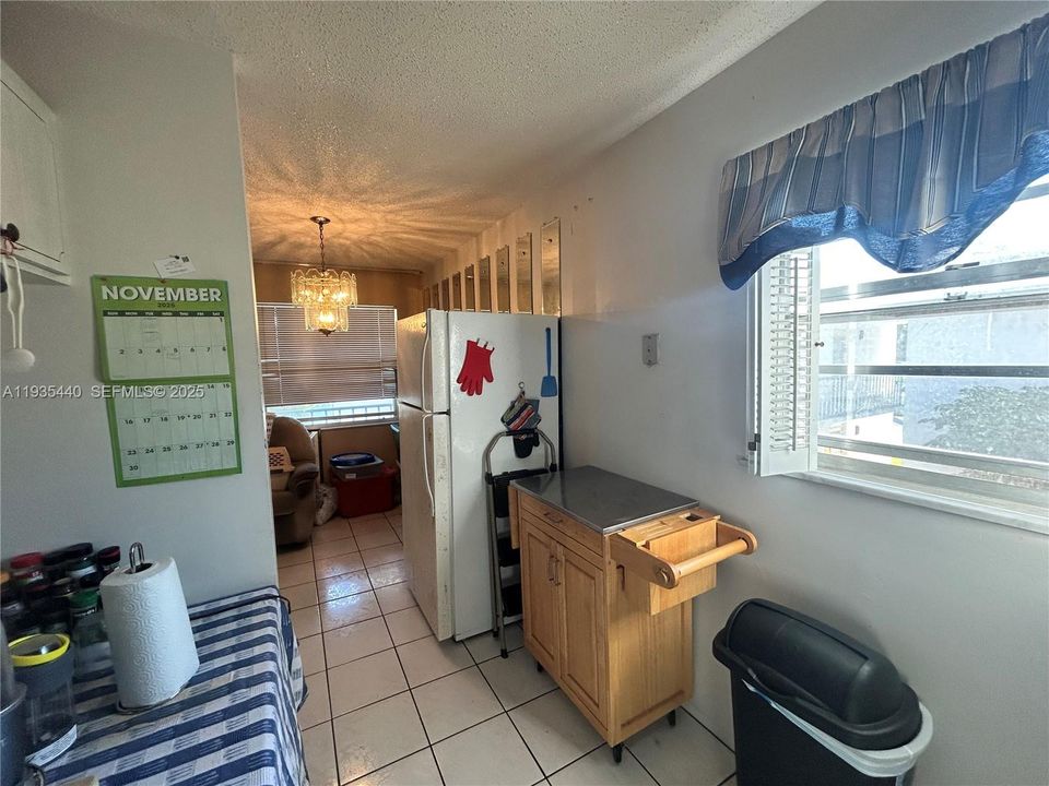 For Sale: $90,000 (1 beds, 1 baths, 747 Square Feet)