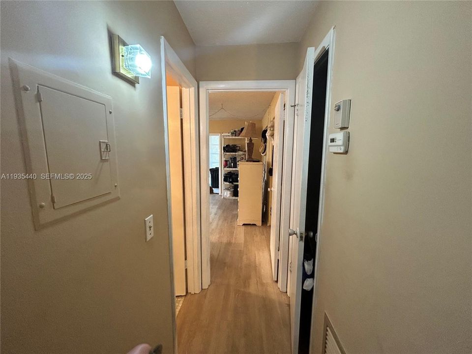 For Sale: $90,000 (1 beds, 1 baths, 747 Square Feet)