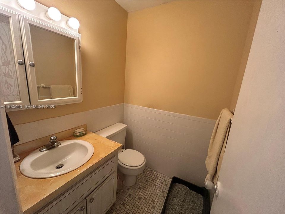 For Sale: $90,000 (1 beds, 1 baths, 747 Square Feet)