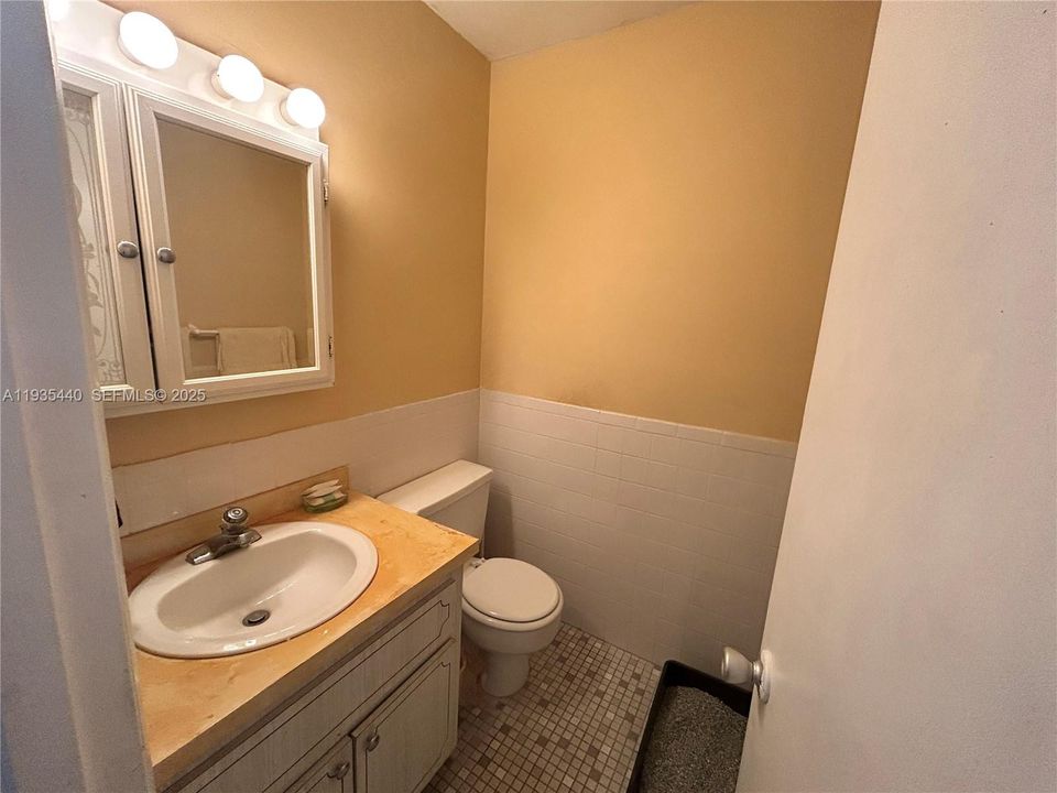 For Sale: $90,000 (1 beds, 1 baths, 747 Square Feet)