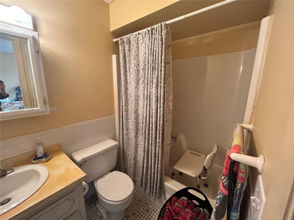 For Sale: $90,000 (1 beds, 1 baths, 747 Square Feet)