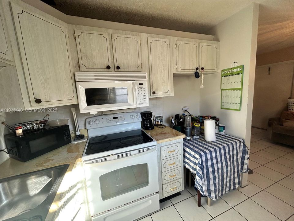 For Sale: $90,000 (1 beds, 1 baths, 747 Square Feet)