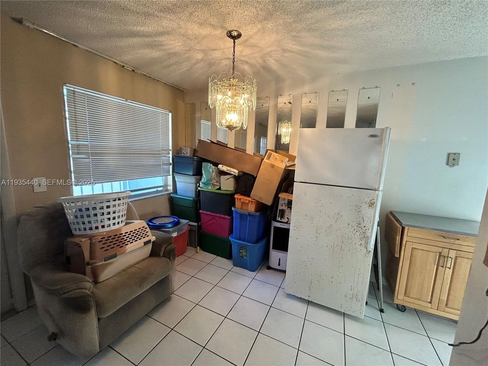 For Sale: $90,000 (1 beds, 1 baths, 747 Square Feet)