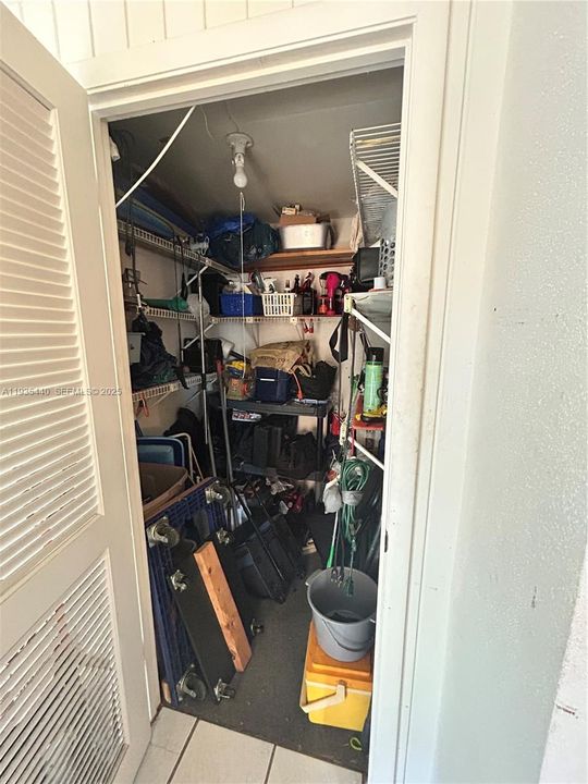 For Sale: $90,000 (1 beds, 1 baths, 747 Square Feet)